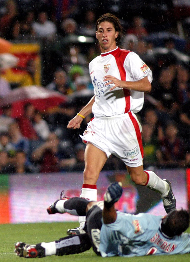 Sergio Ramos xứng đáng là một huyền thoại, một biểu tượng của Real Madrid. Tuy nhiên, không phải ai cũng biết rằng trung vệ sinh năm 1986 này trưởng thành từ lò đào tạo của Sevilla.