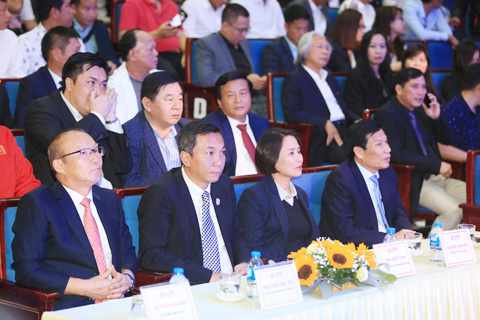  Bộ trưởng Bộ VH-TT&DL Nguyễn Ngọc Thiện và các vị khách quý tới dự Gala 