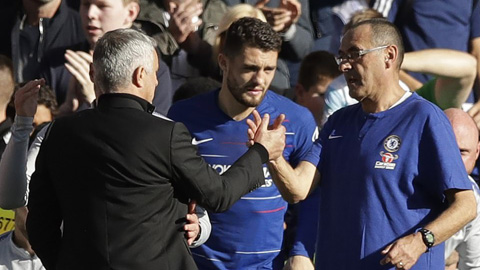 Đích thân Sarri dắt trợ lý sang xin lỗi Mourinho sau màn ăn mừng phản cảm
