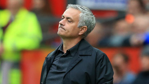 Đuổi đánh trợ lý Chelsea, Mourinho đối diện án phạt
