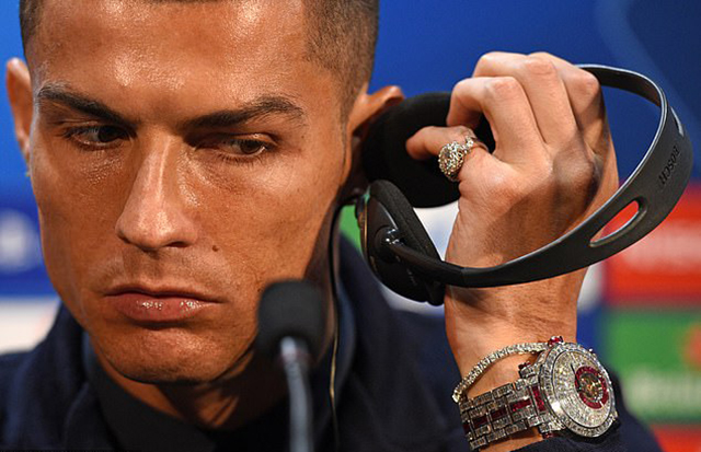 Siêu đồng hồ mới của Ronaldo