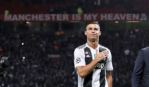 Ronaldo xúc động trong lần thứ 2 trở lại Old Trafford