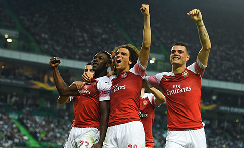 Niềm vui của Arsenal sau bàn thắng của Welbeck