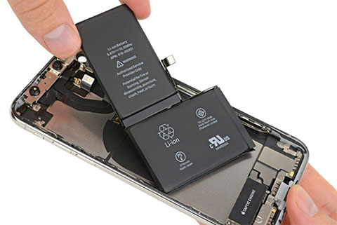 Apple từng dính scandal cố tình làm iPhone cũ chạy chậm và hãng phải thay pin miễn phí cho người dùng