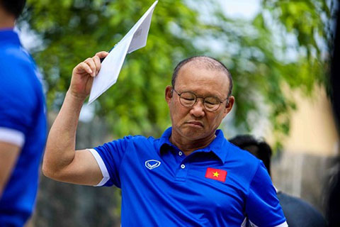 Ông Park không vui với sự sợ hãi của các cầu thủ Việt Nam trước một đội bóng hạng hai Hàn Quốc