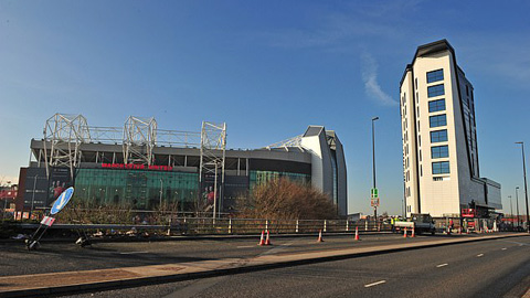 Khách sạn bóng đá nằm sát sân Old Trafford