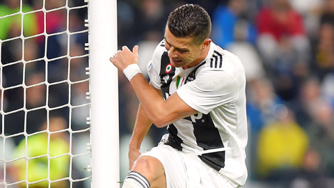 Ronaldo bị tước bớt quyền đá phạt