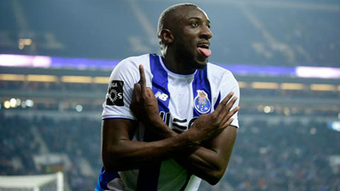 Moussa Marega nâng bước Porto