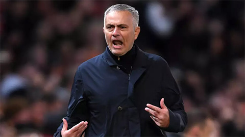Jose Mourinho explains gesture to Juventus fans after Manchester United win