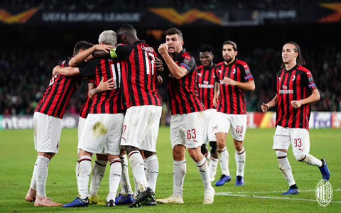Milan chỉ có được kết quả hòa 1-1 và gặp khó khăn trong việc tìm vé vào vòng 1/16