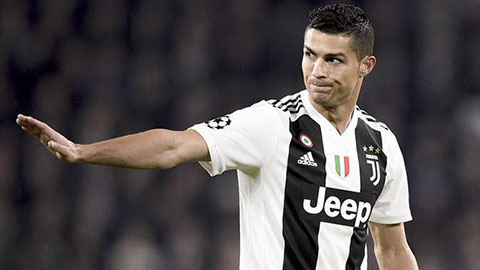 Wenger châm biếm siêu phẩm của Ronaldo vào lưới M.U