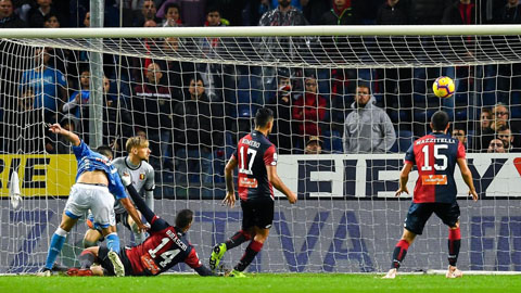 Biraschi đá phản lưới mang về thắng lợi cho Napoli