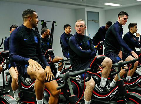 Rooney vui vẻ luyện tập khi trở lại ĐT Anh