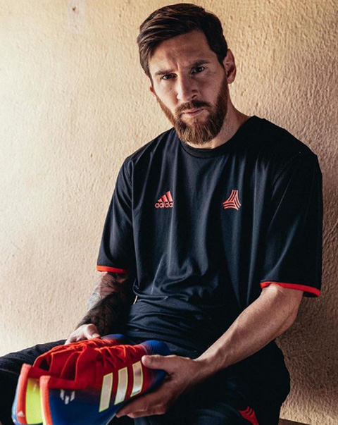 Messi vẫn trung thành với các mẫu giày của adidas