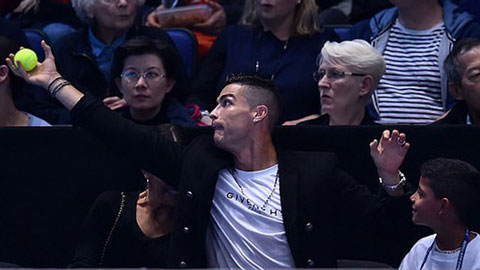 Ronaldo hộ tống vợ con đi xem Djokovic