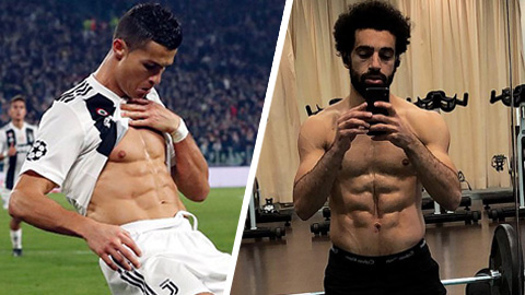 Salah khoe cơ bụng 6 múi ăn đứt Ronaldo