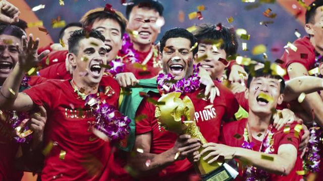 Hulk và Oscar vưa cùng Shanghai SIPG giành chức vô địch Super League