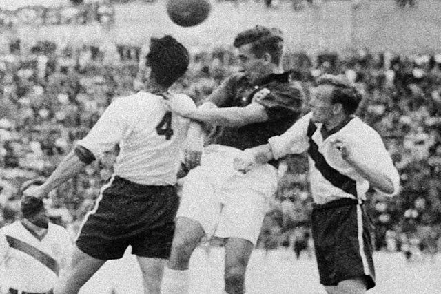 Mỹ 1-0 Anh: Tại VCK World Cup 1950 tại Brazil, Mỹ gây sốc khi vượt qua Anh với tỷ số 1-0 tại lượt trận thứ 2. Đáng tiếc, dù vượt qua Anh nhưng Mỹ lại không thể giành vé đi tiếp do thua Tây Ban Nha và Chile