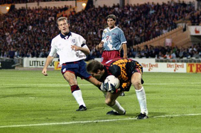 Anh 2-0 Mỹ: Trong trận giao hữu vào năm 1994, cựu tiền đạo thủ quân Alan Shearer đã lập cú đúp để giúp 