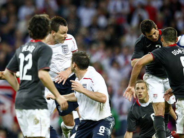 Anh 2-0 Mỹ: Hai bàn thắng của Jonh Terry (phút 38) và Steven Gerrard (59') đã giúp Anh vượt qua Mỹ với tỷ số 2-0 trong trận giao hữu trên sân Wembley vào năm 2008