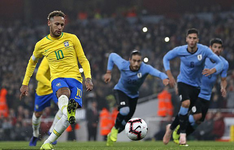 Neymar lập công trên chấm 11m