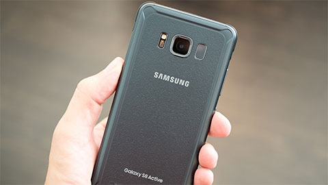Galaxy S8 Active 'nồi đồng cối đá' giá 7 triệu gây sốt tại Việt Nam
