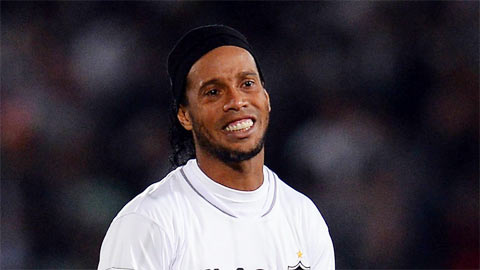 Tài khoản về 'mo', Ronaldinho bị tịch thu tài sản