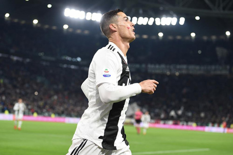 Ronaldo ăn mừng bàn thắng mở tỷ số