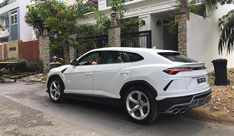 Lamborghini Urus màu trắng của đại gia Minh Nhựa