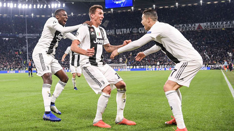 Đánh bại Valencia 1-0, Juventus chính thức có vé đi tiếp: Ronaldo - Mandzukic đang trở thành 'súng 2 nòng'