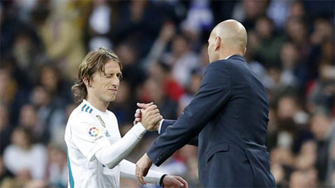 HLV Zidane biết trước Modric sẽ giành Quả bóng vàng từ năm... 2016!