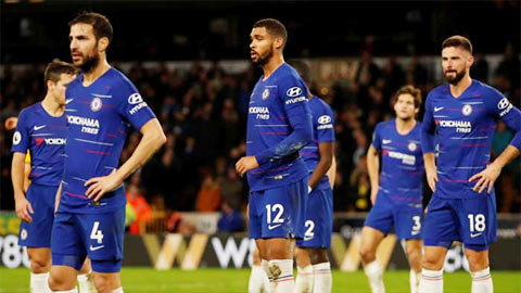 Chelsea khủng hoảng: Lại chuyện hàng tiền vệ…