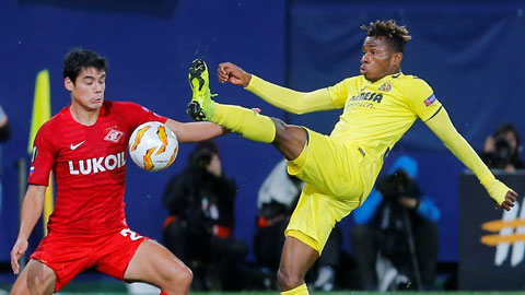 Chukwueze (phải) ghi bàn mở tỷ số, giúp Villarreal đánh bại Spartak Moscow để giành vé vào vòng 1/16 