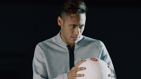 Neymar ôn nghèo kể khổ