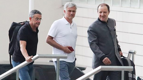 Mourinho tốn nửa triệu bảng thuê khách sạn khi dẫn dắt M.U