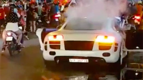 'Đi bão' Việt Nam vô địch AFF Cup, siêu xe Audi R8 bốc cháy ngùn ngụt