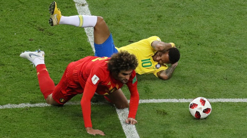 CĐV M.U phấn khích vì Neymar đụng 'hung thần' Fellaini