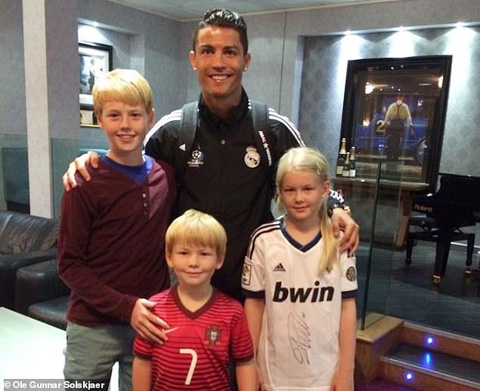 3 con của Solskjaer trong một lần được gặp Cristiano Ronaldo