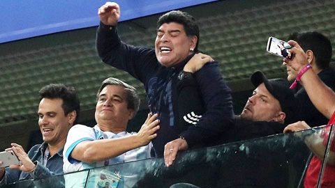 Maradona từng dính tin ông bị chết vì ăn mừng quá khích