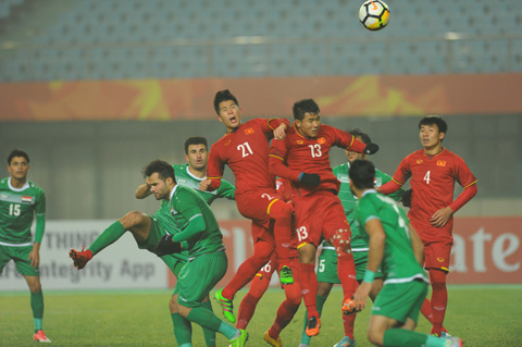 U23 Việt Nam (giữa) từng đánh bại U23 Iraq tại tứ kết U23 châu Á 2018 	Ảnh: ĐỨC CƯỜNG