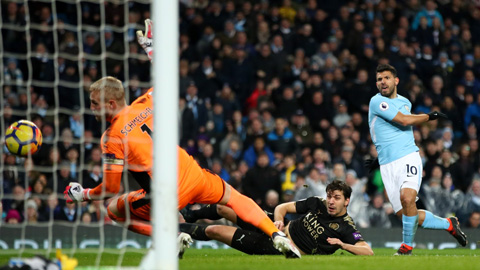 Aguero đã trở lại và nóng lòng lập công giúp Man City bám đuổi Liverpool