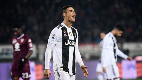 Cầu thủ bí ẩn nhục nhã khi phải chung sân với Ronaldo