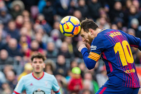 Lần đầu tiên sau 11 năm Messi không ghi được bàn thắng bằng đầu trong 1 năm dương lịch