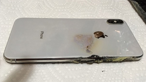 iPhone XS Max bất ngờ bốc cháy trong túi quần, Apple có thể bị kiện