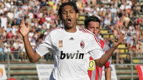 Willy chỉ được ra sân 1 lần cho đội 1 của Milan