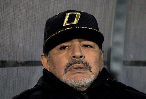 Huyền thoại Maradona phải nhập viện khẩn cấp do chảy máu dạ dày