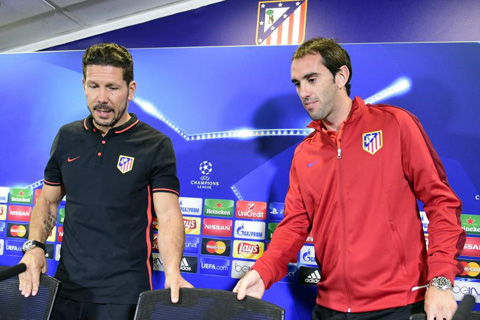 Trung vệ Diego Godin (phải) sắp tới Inter, một động thái cho thấy HLV Diego Simeone cũng có thể tới CLB này