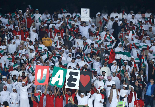 Các CĐV của UAE trên sân vận động Zayed Sports City