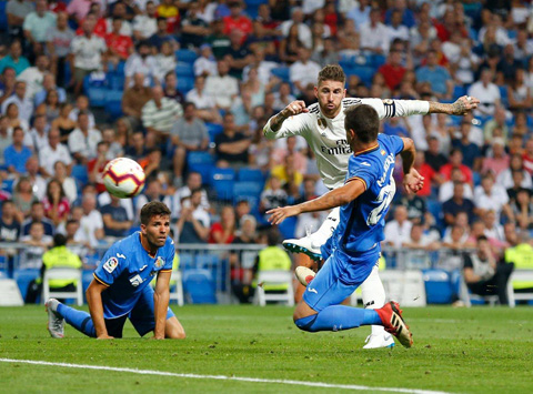 Mùa giải này, Ramos (áo trắng) đang là tay săn bàn số ba của Real Madrid 