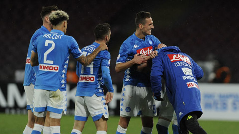 Napoli có chiến thắng để tiếp tục bám đuổi Juventus trong cuộc đua vô địch